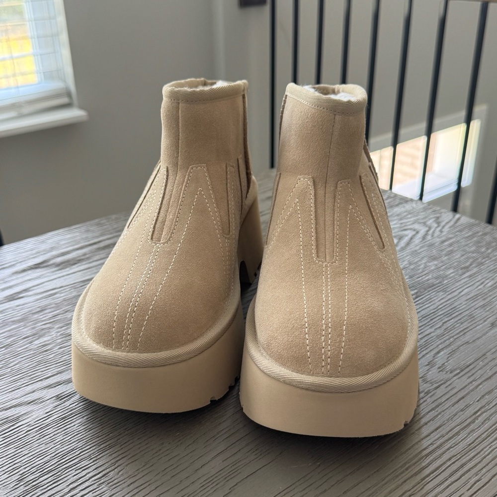 UGG Ultra Mini New Heights Sunwave - Brand New!